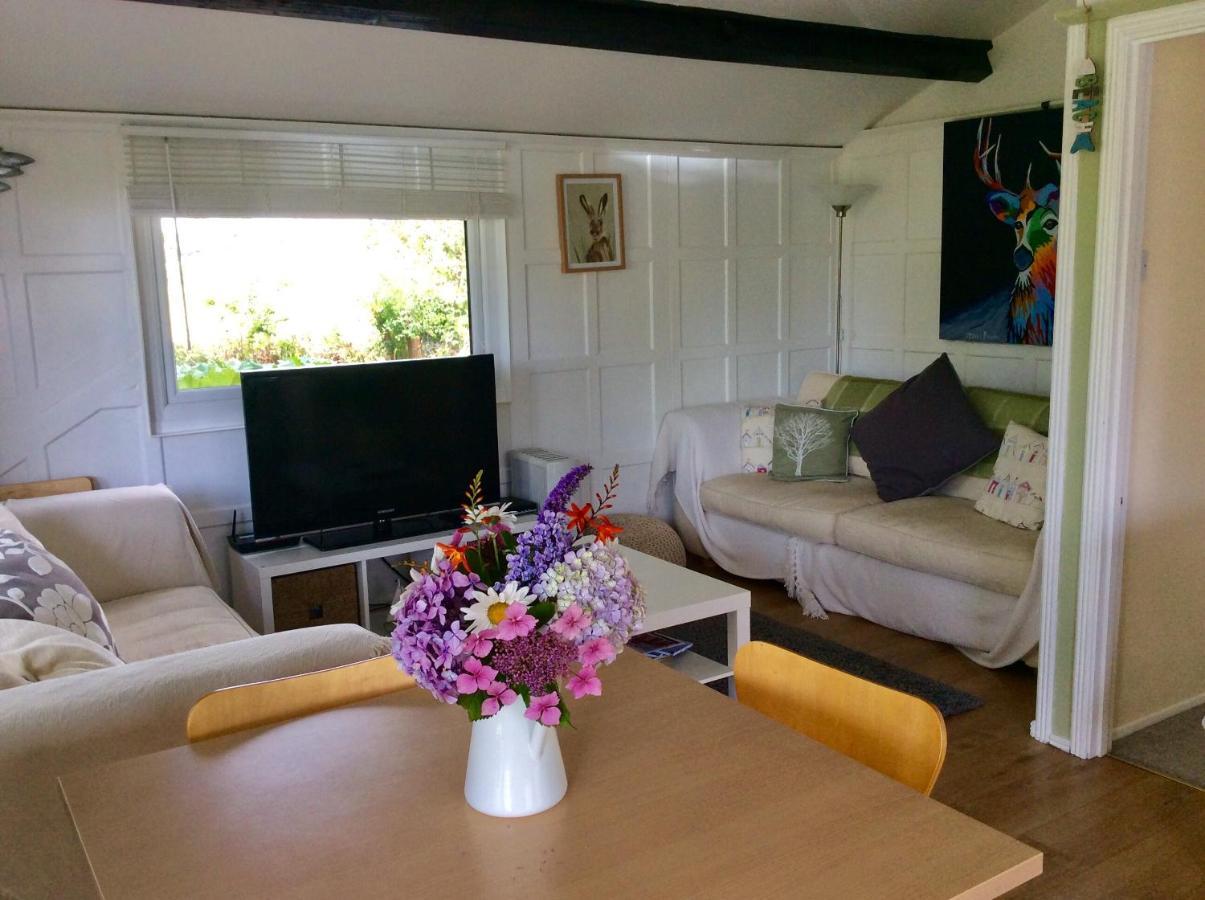Beech Hut - A Streamside Family Escape Near Salcombe And Beaches South Milton Bagian luar foto